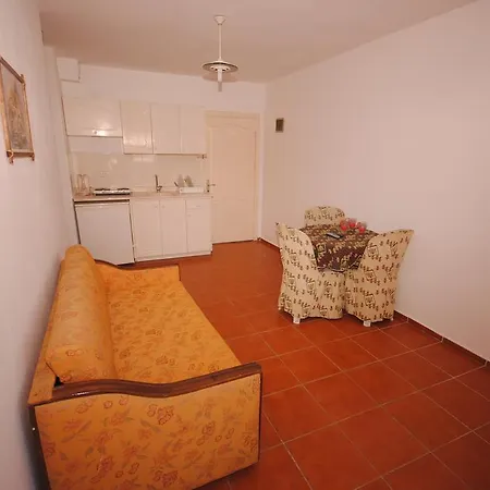 Murat Selcuk Apart Hotel מלון דירות מרמריס