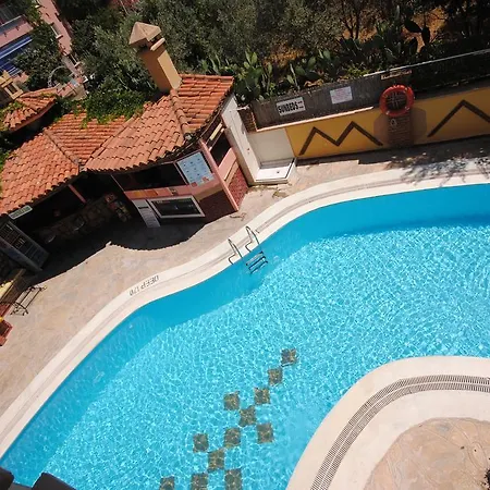 Murat Selcuk Apart Hotel מלון דירות מרמריס