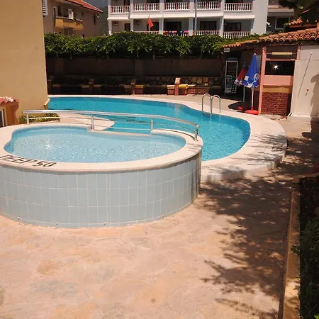 Murat Selcuk Apart Hotel 3* מרמריס