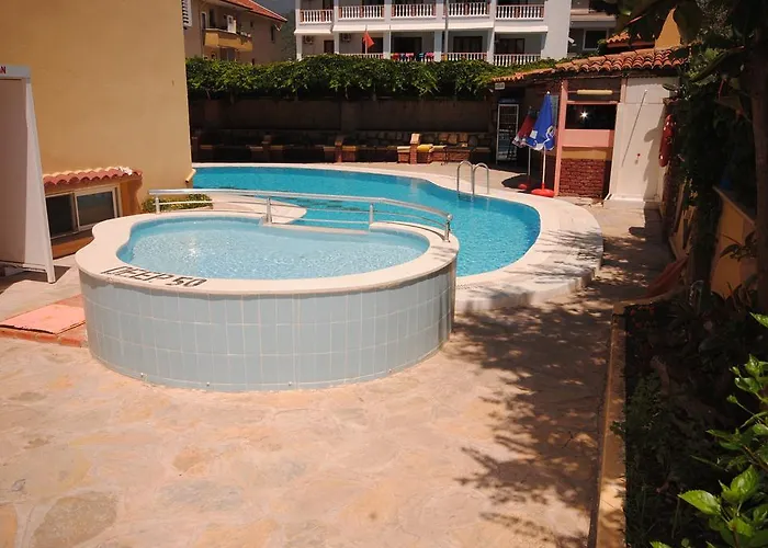 Murat Selcuk Apart Hotel 3* مرمريس